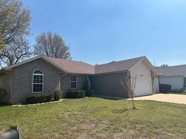 Foto del edificio - Beautiful Brick Home in Willard!