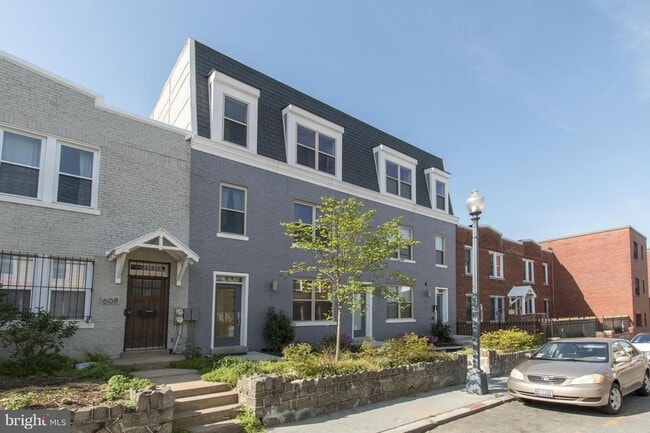 Building Photo - 610 Newton Pl NW