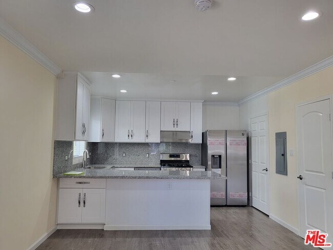 Building Photo - 2756 W 12th St