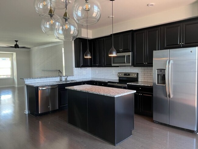 Foto del edificio - Recently Constructed End of Unit 3 Bedroom...