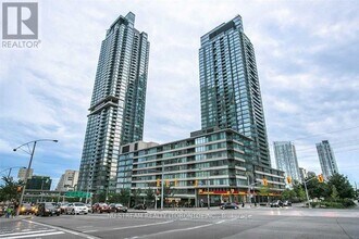 Building Photo - 15 Fort York Blvd