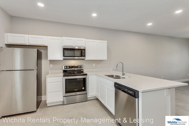 Building Photo - 3 br, 2 bath House - 110 E. Santa Fe. Cir.