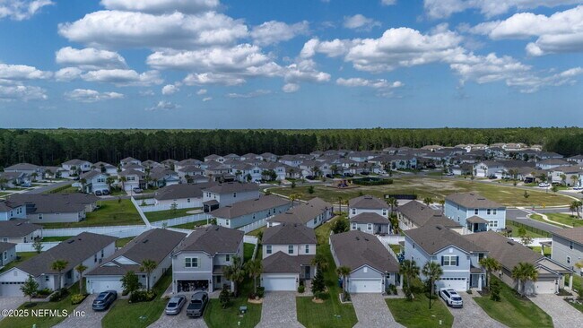 Building Photo - 121 Thistleton Wy