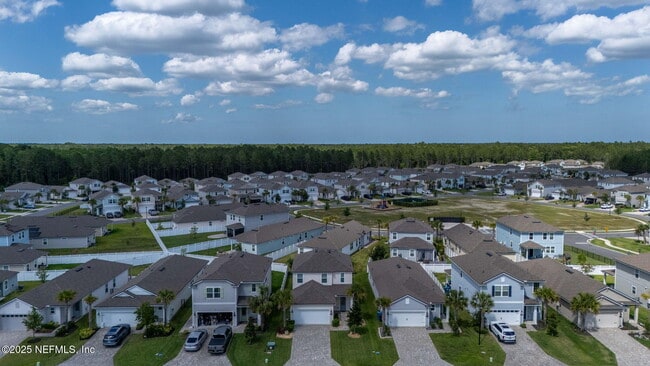 Foto del edificio - 121 Thistleton Wy