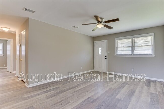 Building Photo - 623 Aiken St