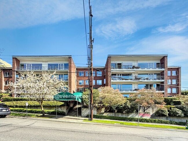 Foto del edificio - Charming One-Bedroom Condo in a Convenient...