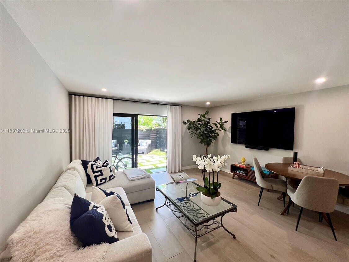 Foto principal - 3220 W Trade Ave