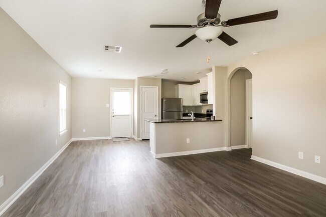 Foto del edificio - 25245 Dickens Dr