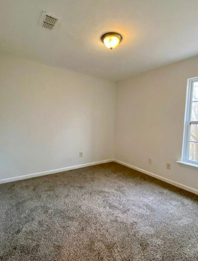 Foto del edificio - Three or four bedroom 2 1/2 bath in Antioch