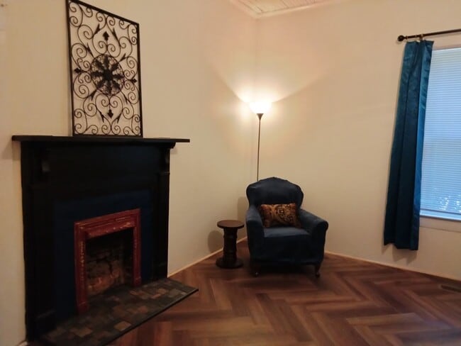 Foto del edificio - Totally Remodeled 2 Bedroom 1 Bath House-Furnished or Unfurnished ! Coming SOON!