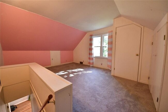 Upstairs Bedroom - 2539 Vernon Ct SE
