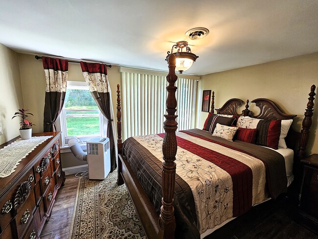 Building Photo - 28 Spring St