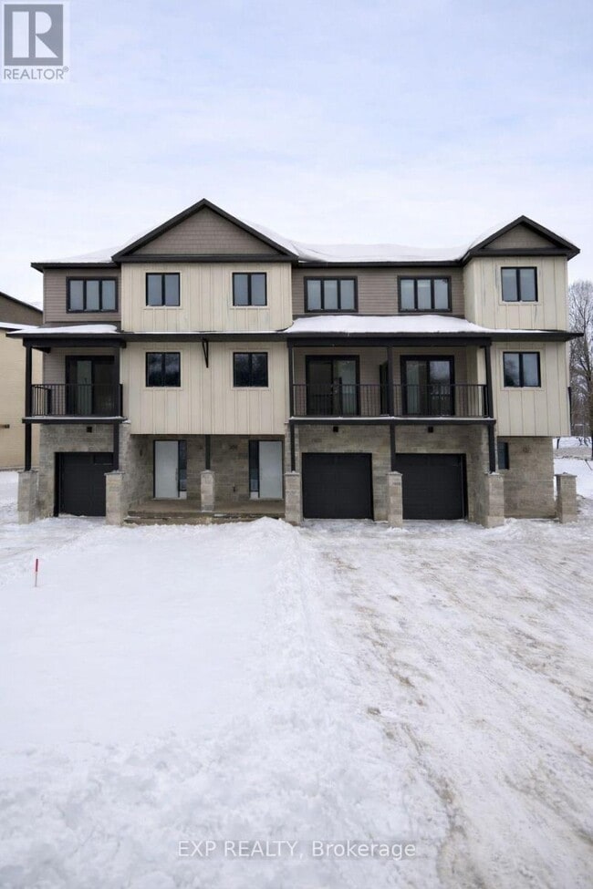 Building Photo - 321 Voyageur Pl