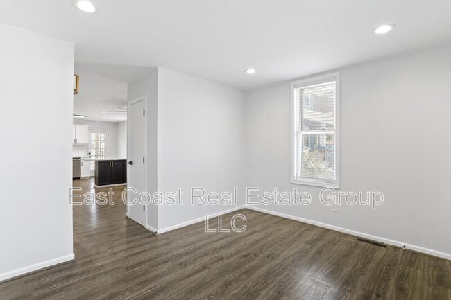 Building Photo - 131 Fairground Ave