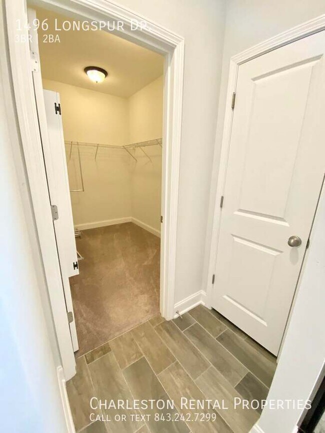 Foto del edificio - 1496 Longspur Dr