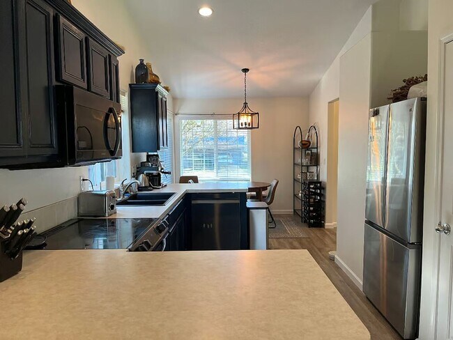 Foto del edificio - Furnished 3 Bedroom. 2.5 Bath Home in Dundee- Utilities Included