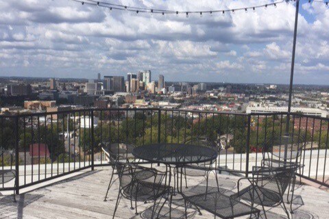 Foto del edificio - 2250 Highland Ave