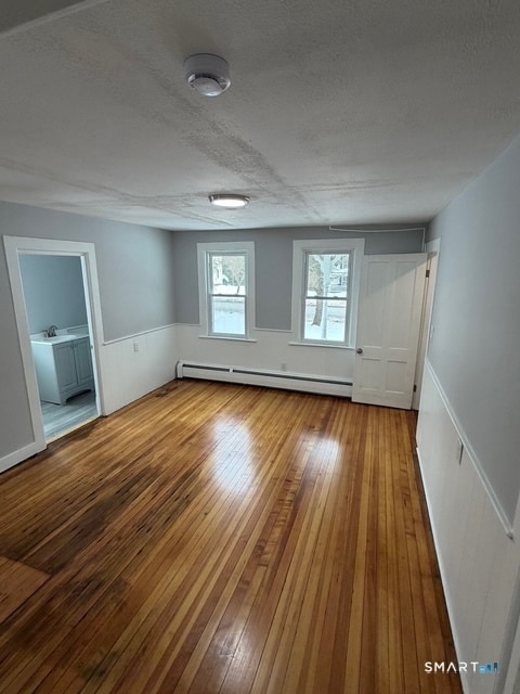 Foto del edificio - 122 River Rd