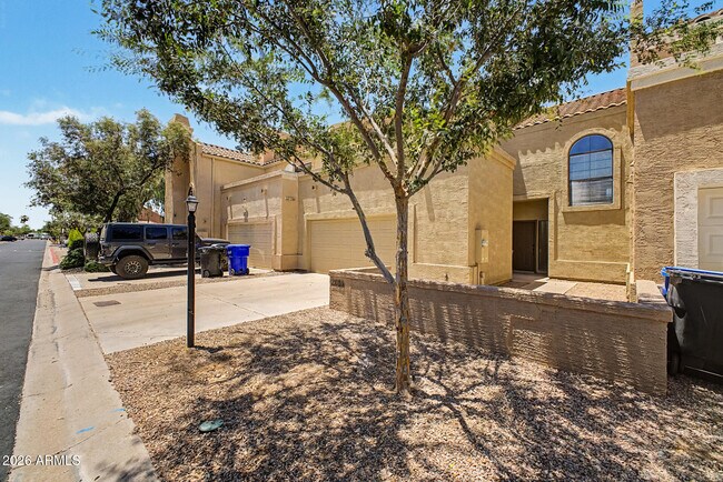 Building Photo - 2084 N Sunset Dr