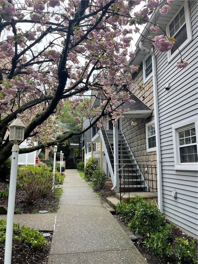 Building Photo - 130 N Kensico Ave