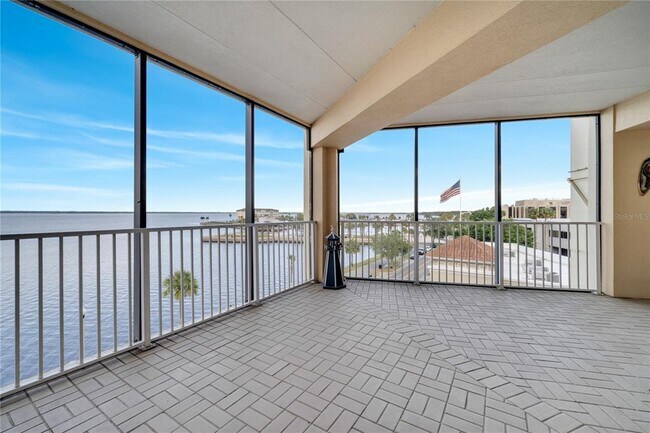 Foto del edificio - 225 W Seminole Blvd