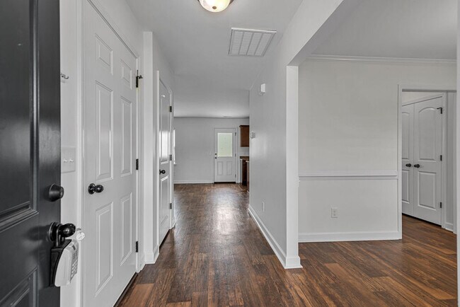 Building Photo - 521 Ginn St
