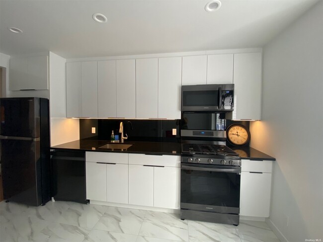 Foto del edificio - 61-28 70th St