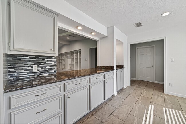 Foto del edificio - 11811 Beverly Dr