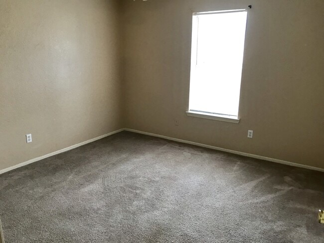 Building Photo - Great location off Panther Way