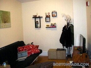 Building Photo - 879 Beacon St