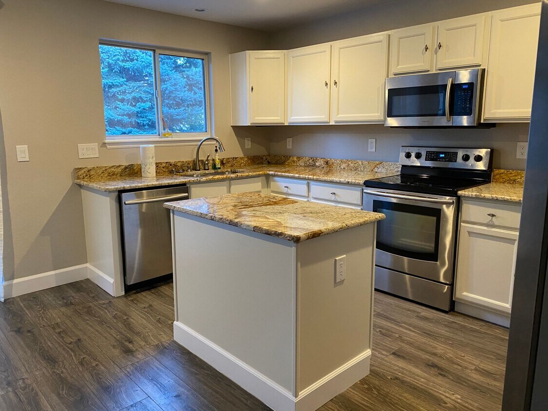 Primary Photo - Exceptional 4-Bedroom Gem in Superior with...