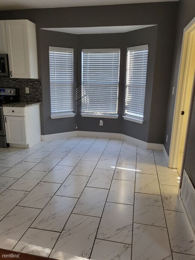 Building Photo - 4 br, 2.5 bath House - 9302 Laurel Grove