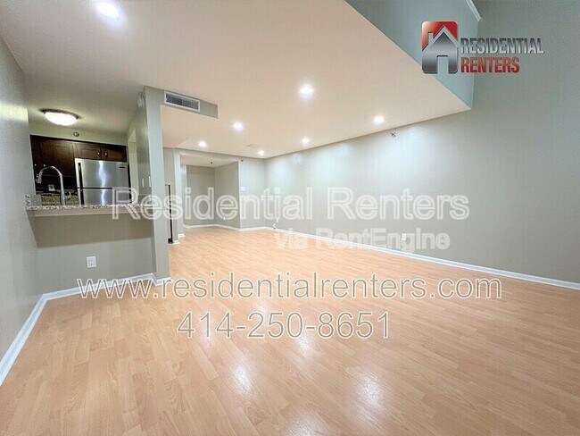 Foto del edificio - 270 E Highland Ave