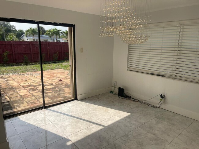 Foto del edificio - 323 NW 4th Pl