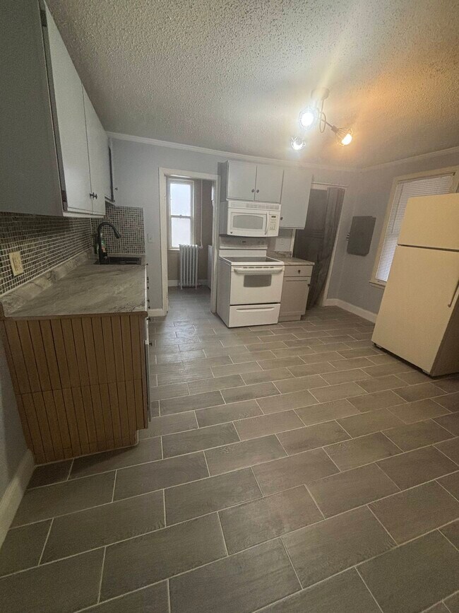 Kitchen - 620 8th Ave S