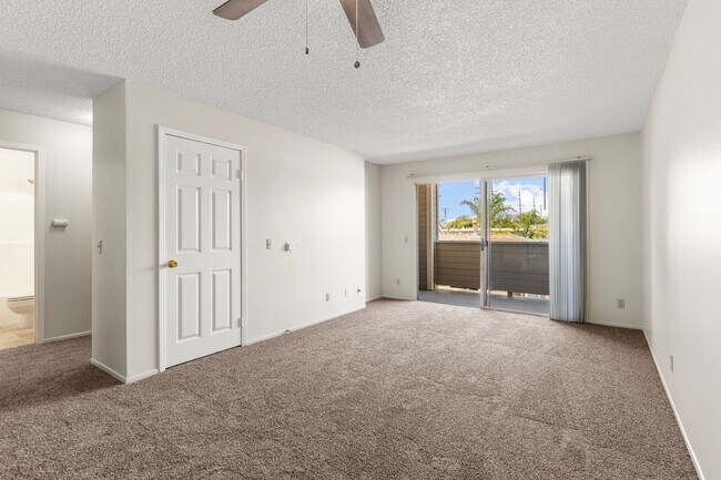 Foto del edificio - 1070 Loma Ave