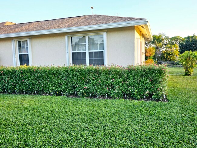 Front of the apartment - 15286 74th St N