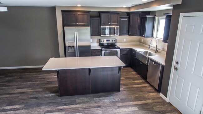 Building Photo - NEW Twin Home in Lakewood!