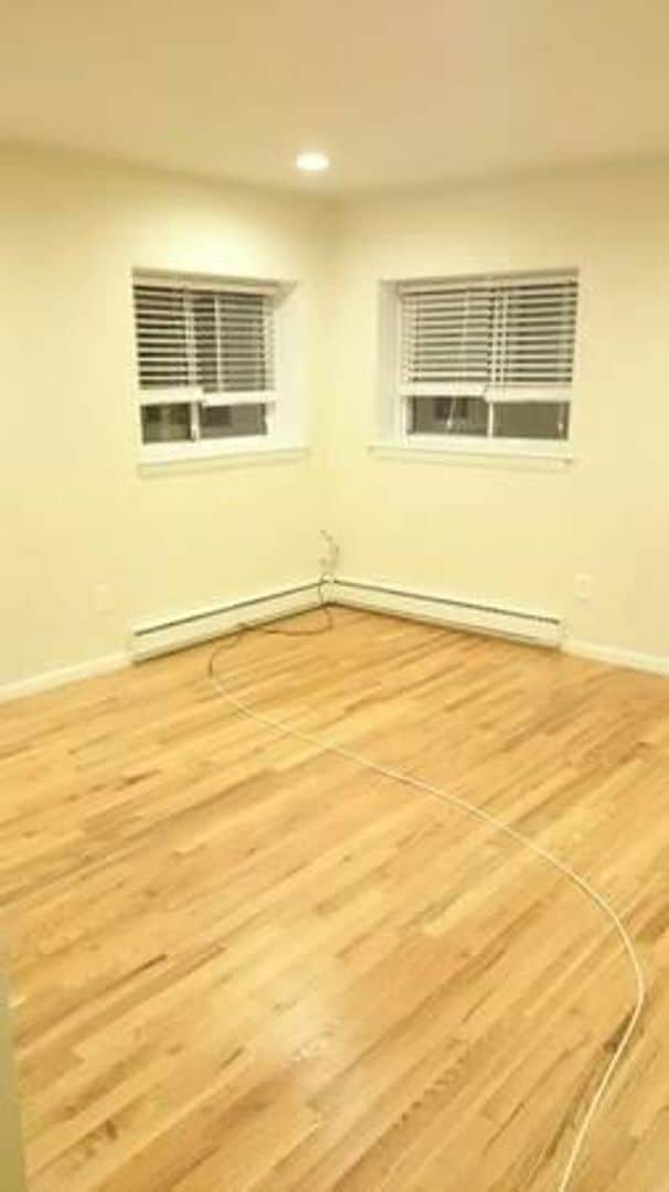 Building Photo - Spacious 2 Bed Now Available