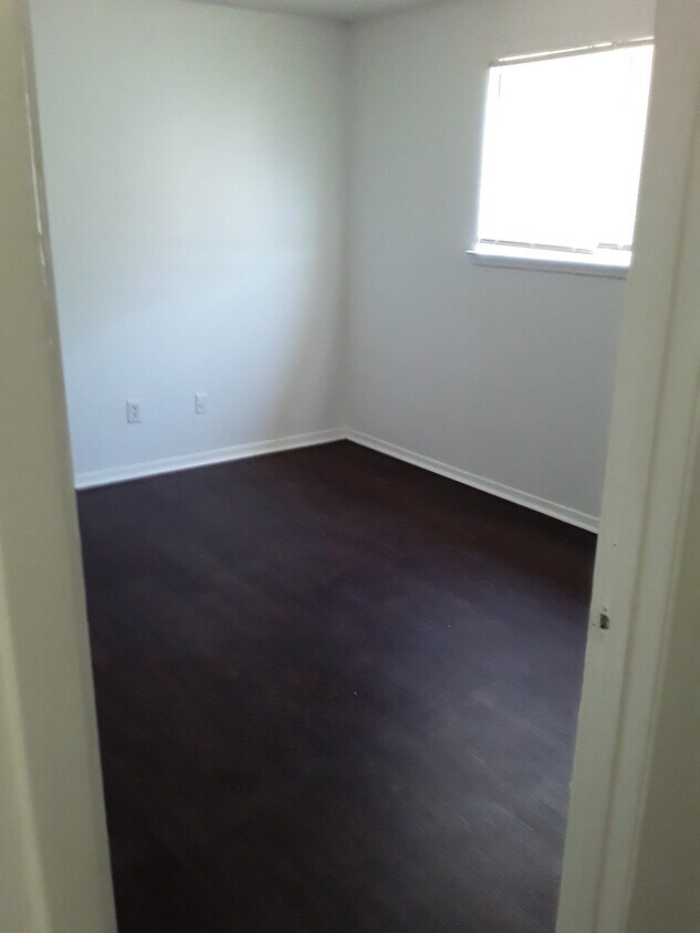 Guest bedroom - 2954 Grenadier Cove
