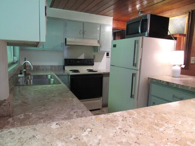 Foto del edificio - $1,650 - 2 Bedroom / 1.5 Bath Furnished A-...