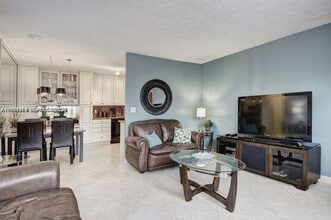 Building Photo - 221 SE 9th Ave