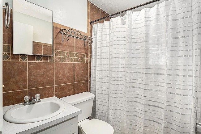 Foto del edificio - 7144 Fireside Dr