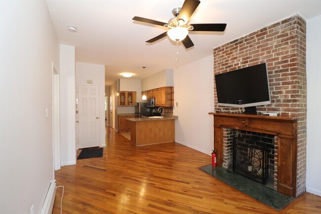 Building Photo - 128 Sussex St