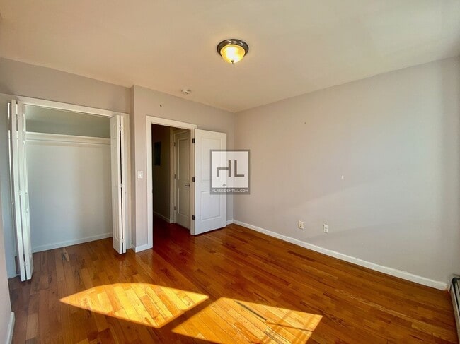 Building Photo - Large and Bright 2 Bedroom | Bushwick