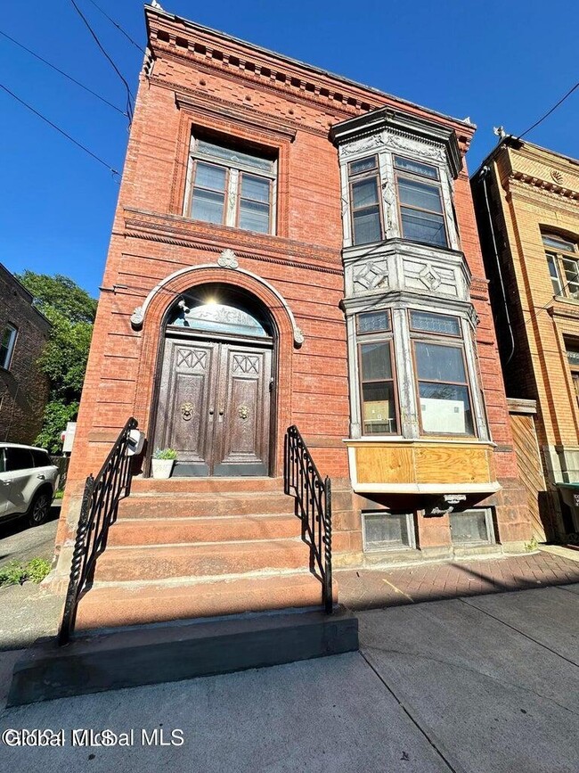 Building Photo - 2916 6th Ave