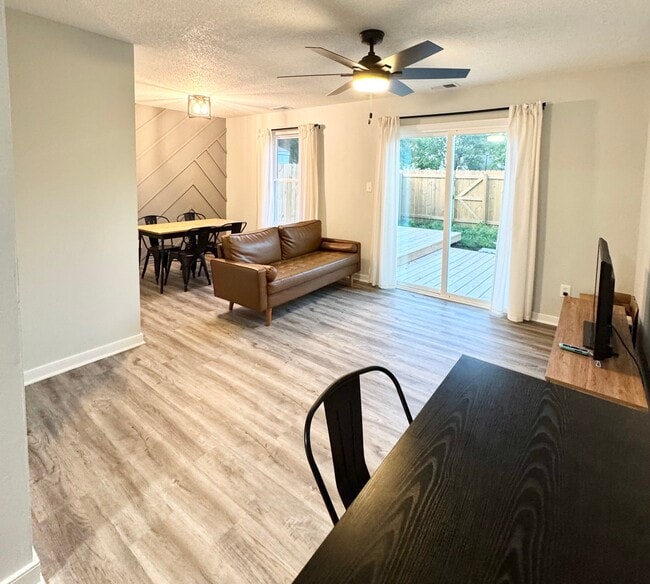 Building Photo - 3675 Sylvan Ln