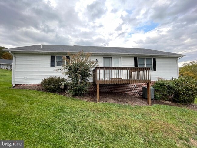 Building Photo - 73 Garden Dr