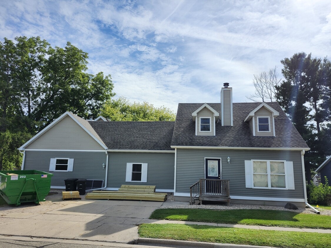 Primary Photo - 301 King St