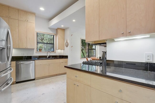 Building Photo - 2608 Del Curto Rd